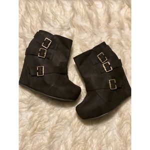 Black wedge boots